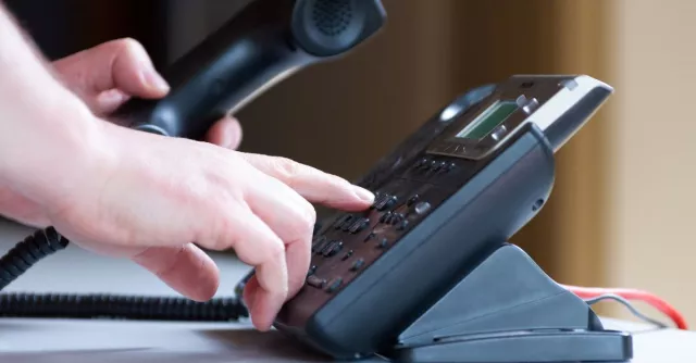 fingers dialing